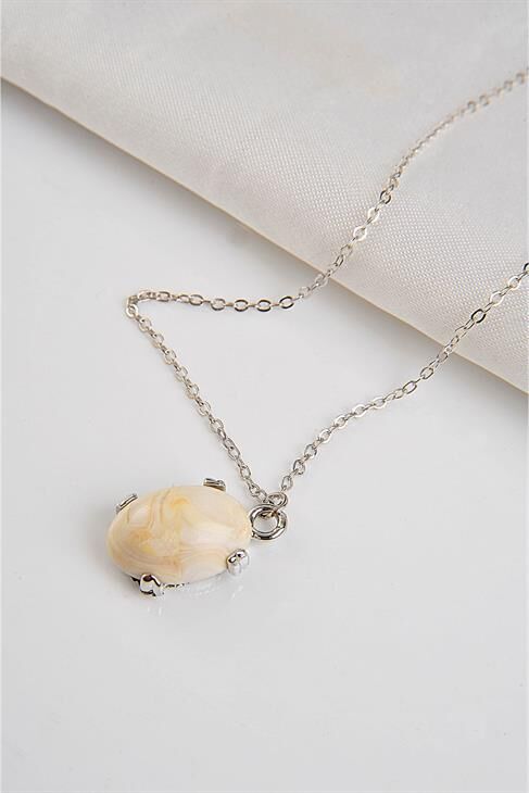 Kutulu Kırık Beyaz Renkli Boncuklu Zincirli Kolye