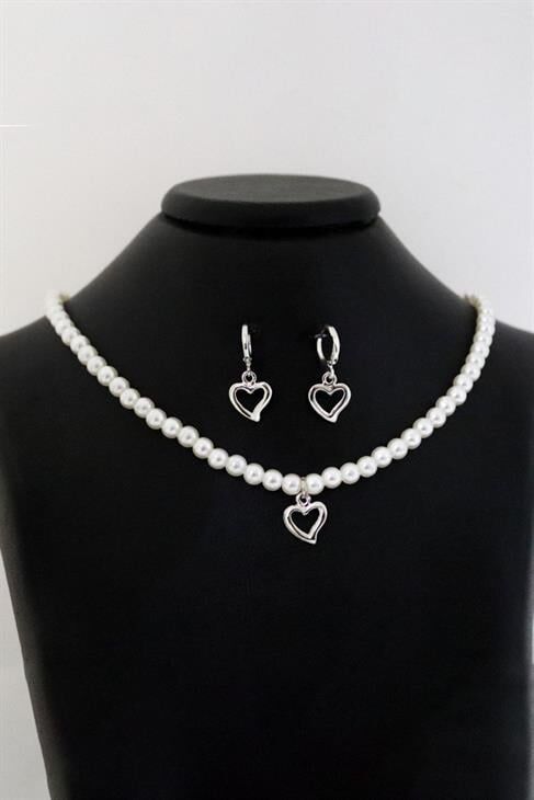 Kalp Tasarımlı Inci Boncuklu Incili Kolye