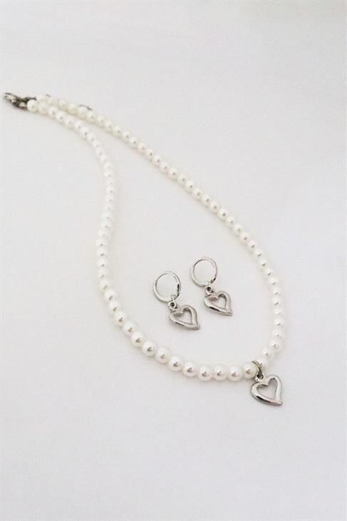 Kalp Tasarımlı Inci Boncuklu Incili Kolye