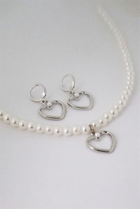 Tektaşlı Kalp Tasarımlı Inci Boncuklu Incili Kolye