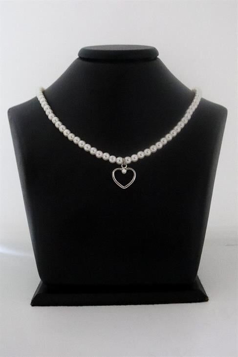 Tektaşlı Kalp Tasarımlı Inci Boncuklu Incili Kolye