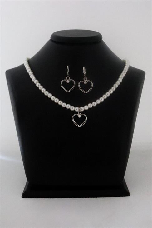 Tektaşlı Kalp Tasarımlı Inci Boncuklu Incili Kolye