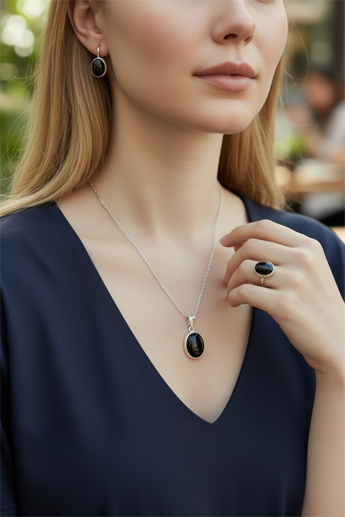 EUROMODA  ÖZEL TASARIMLI  925 AYAR GÜMÜŞ SİYAH OVAL TAŞLI  TAKIM