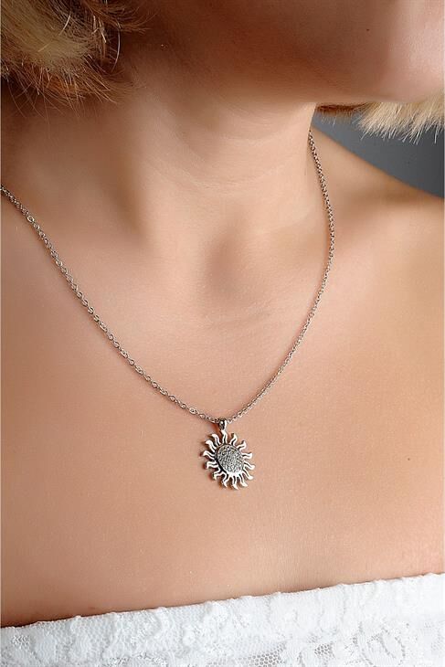Güneş Tasarımlı Gümüş Kaplamalı Zirkon Taşlı Kolye