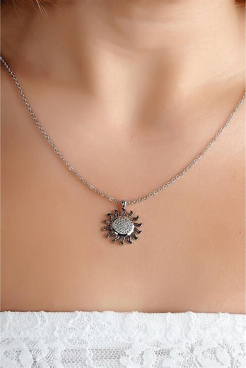 Güneş Tasarımlı Gümüş Kaplamalı Zirkon Taşlı Kolye