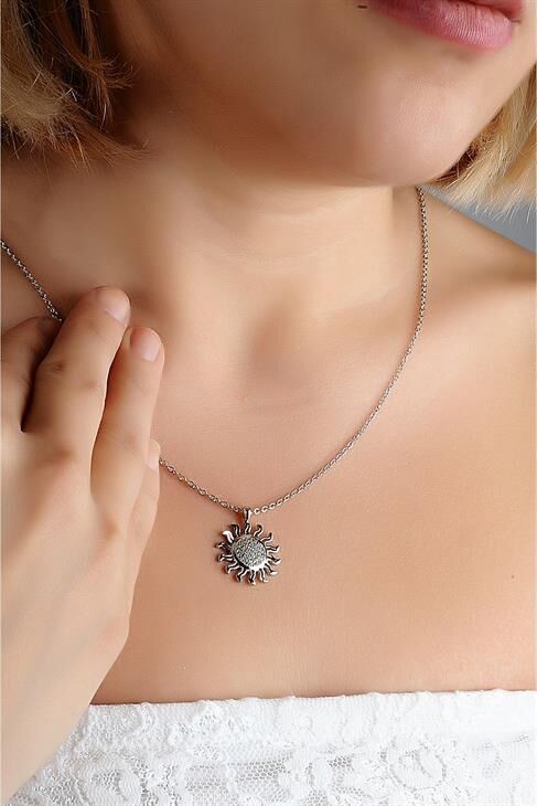 Güneş Tasarımlı Gümüş Kaplamalı Zirkon Taşlı Kolye