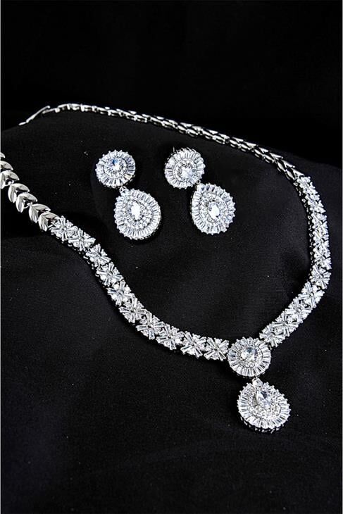 Özel Zirkonium Taşlı Gümüş Kaplamalı Kolye Küpe Abiye Takım Seti