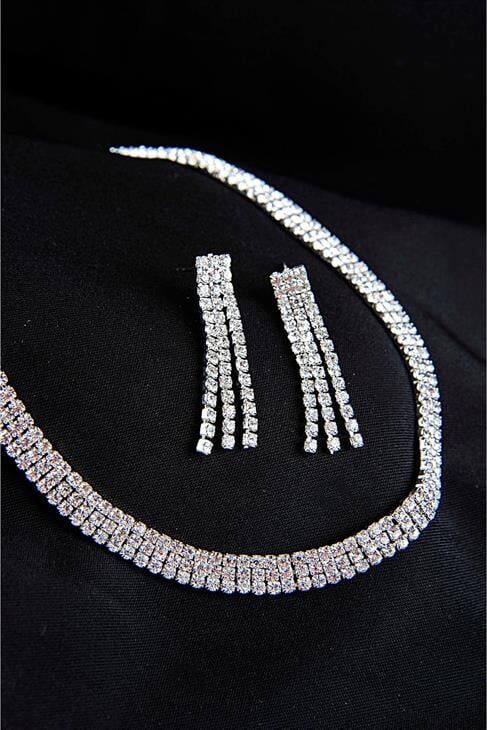 Parlak Stras Taşlı Gümüş Kaplamalı Kolye Küpe Abiye Takım Seti