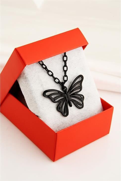 Kutulu Kelebek Tasarımlı Siyah Renkli Zincirli Kolye