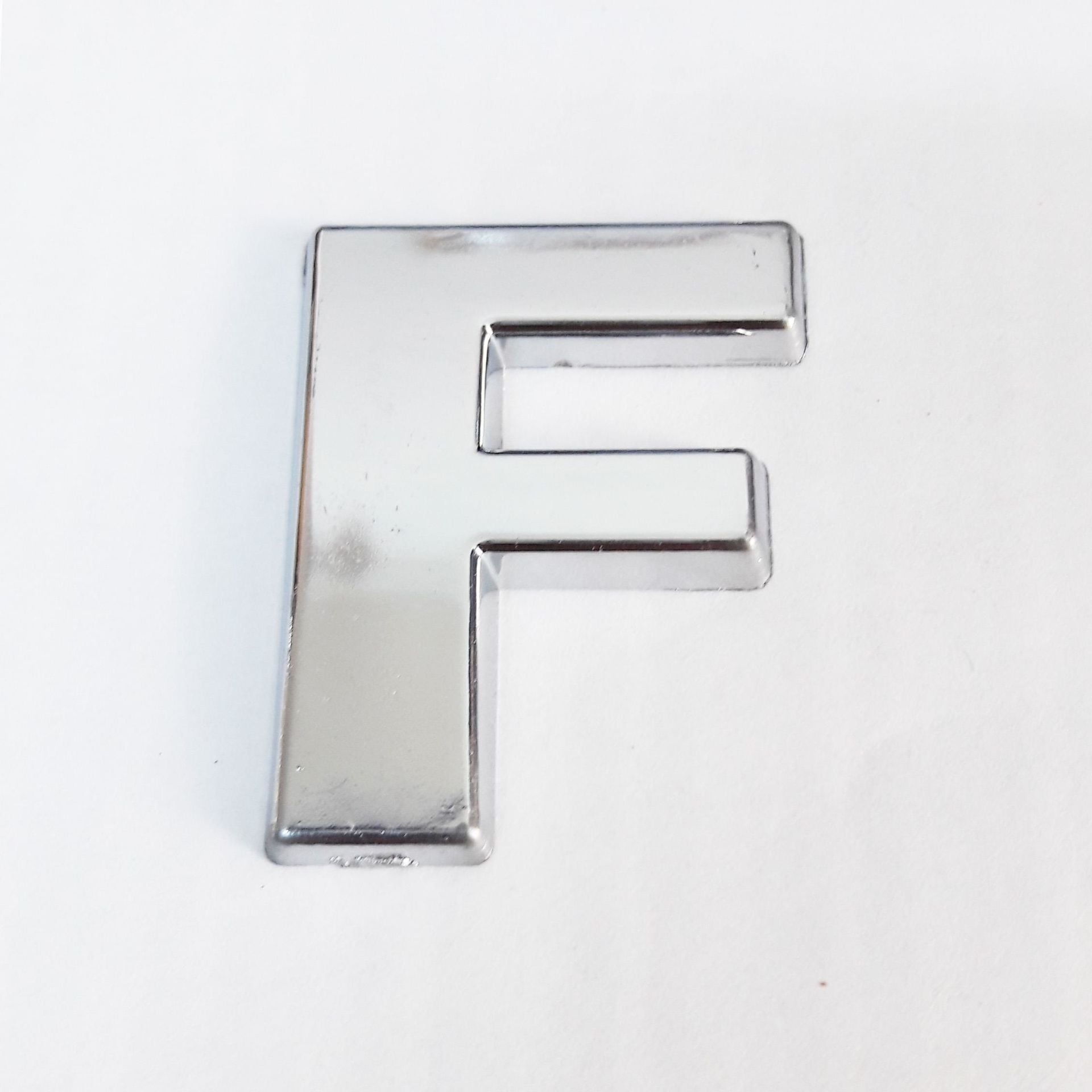 Cemax F Harfi  3,75 Cm Krom Yapışkanlı