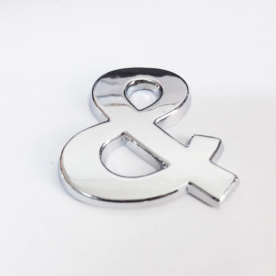 Cemax & İşareti 3,75 Cm Krom Yapışkanlı