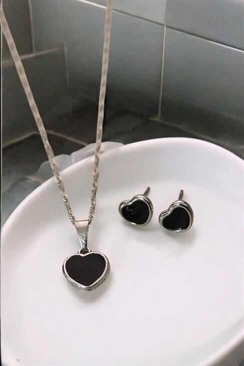 Siyah Kalp Tasarımlı Kolye Küpe Takım