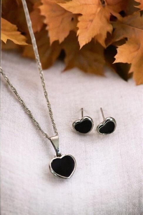 Siyah Kalp Tasarımlı Kolye Küpe Takım