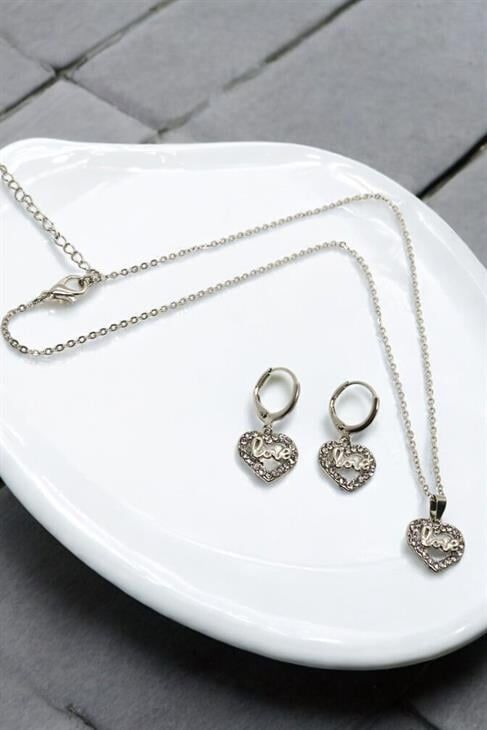 Kalp Tasarımlı Love Yazılı Gümüş Renkli Taşlı Kolye Küpe Takım