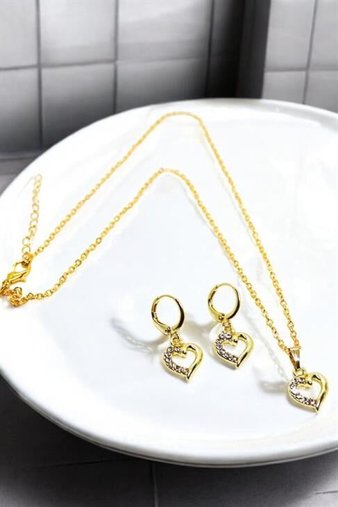 Kalp Tasarımlı Zirkon Taşlı Kolye Küpe Takı Seti