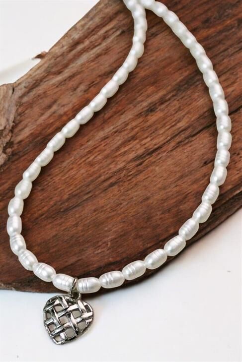 Desenli İncili Kalp Tasarımlı Gümüş Kaplamalı İnci Kolye