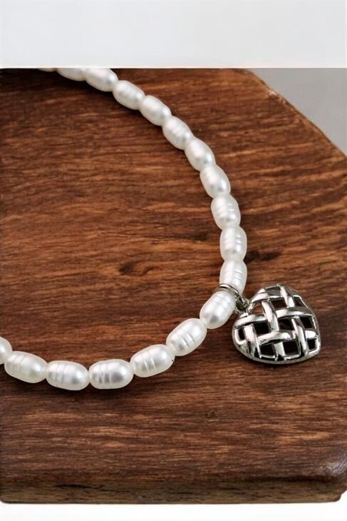 Desenli İncili Kalp Tasarımlı Gümüş Kaplamalı İnci Kolye