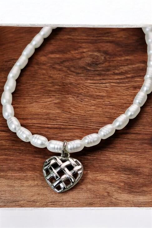 Desenli İncili Kalp Tasarımlı Gümüş Kaplamalı İnci Kolye