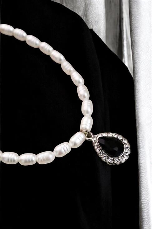 Desenli İncili Damla Zirkon Taşlı Tasarımlı Gümüş Kaplamalı İnci Kolye