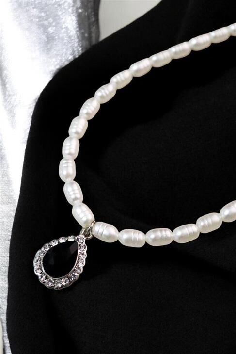 Desenli İncili Damla Zirkon Taşlı Tasarımlı Gümüş Kaplamalı İnci Kolye