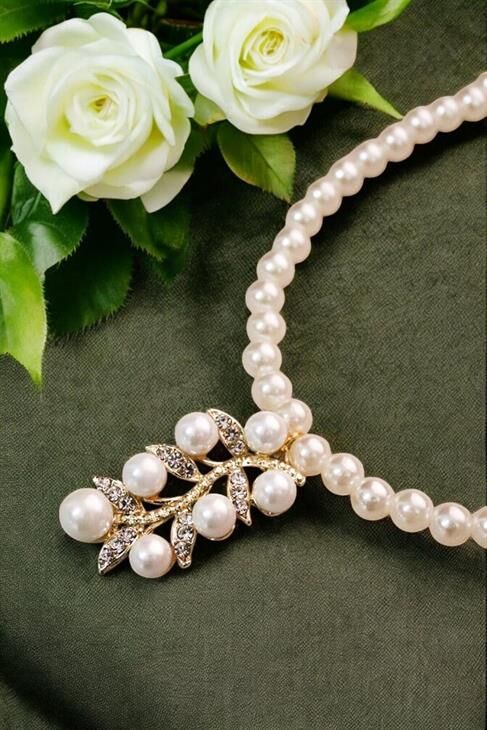 Desenli İncili Büyük Çiçekli Tasarımlı Gümüş Kaplamalı İnci Kolye