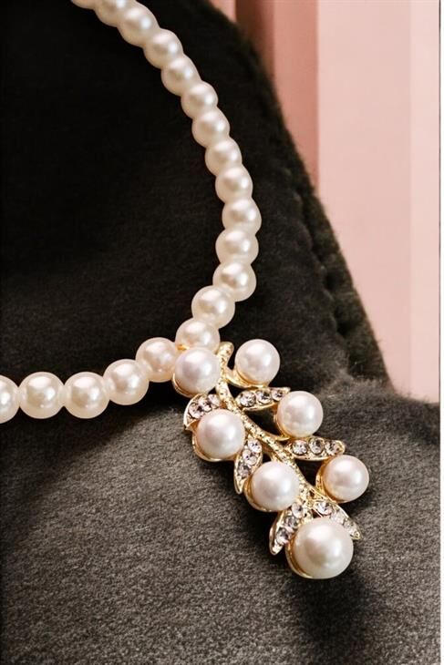 Desenli İncili Büyük Çiçekli Tasarımlı Gümüş Kaplamalı İnci Kolye