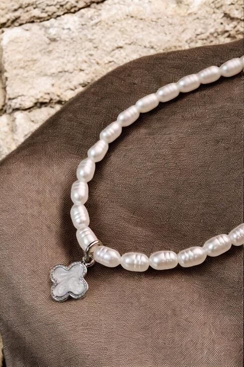 Desenli İncili Van Cleef Tasarımlı Gümüş Kaplamalı İnci Kolye