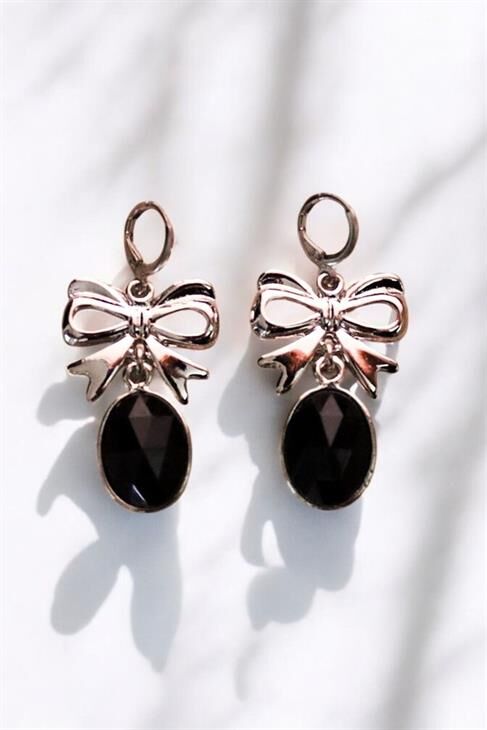 Fiyonk Tasarımlı Siyah ve Beyaz Taşlı Sallantılı Küpe