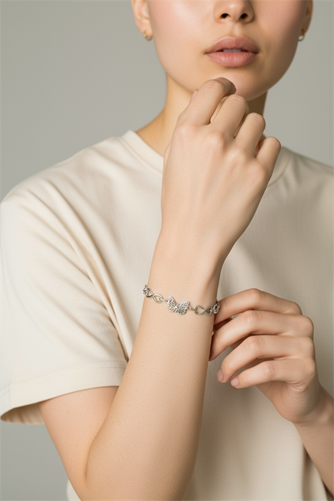 Kelebek Charmlı Sonsuzluk Desenli Zincir Bileklik