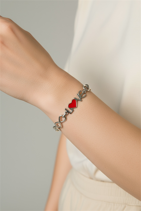 ÖZEL TASARIMLI GÜMÜŞ KAPLAMALI LOVE YAZILI KIRMIZI KALP FİGÜRLÜ ZİNCİR BİLEKLİK