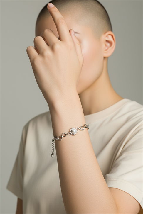 ÖZEL TASARIMLI GÜMÜŞ KAPLAMA ZİRKON TAŞLI İNCİ DETAYLI ZİNCİR BİLEKLİK