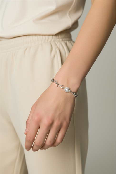 ÖZEL TASARIMLI GÜMÜŞ KAPLAMA ZİRKON TAŞLI İNCİ DETAYLI ZİNCİR BİLEKLİK