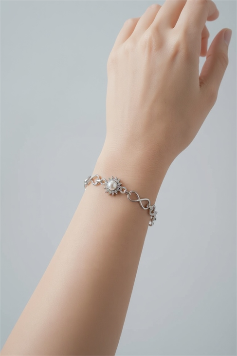 ÖZEL TASARIMLI GÜMÜŞ KAPLAMA ZİRKON TAŞLI İNCİ DETAYLI ZİNCİR BİLEKLİK