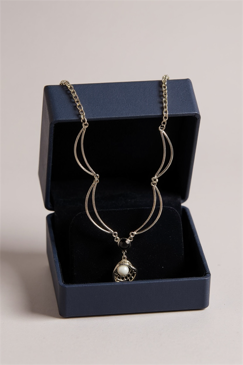 ÖZEL TASARIMLI GÜMÜŞ KAPLAMA DENİZ KABUĞU VE İNCİ DETAYLI ZİNCİR KOLYE