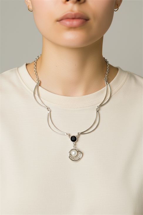 ÖZEL TASARIMLI GÜMÜŞ KAPLAMA DENİZ KABUĞU VE İNCİ DETAYLI ZİNCİR KOLYE