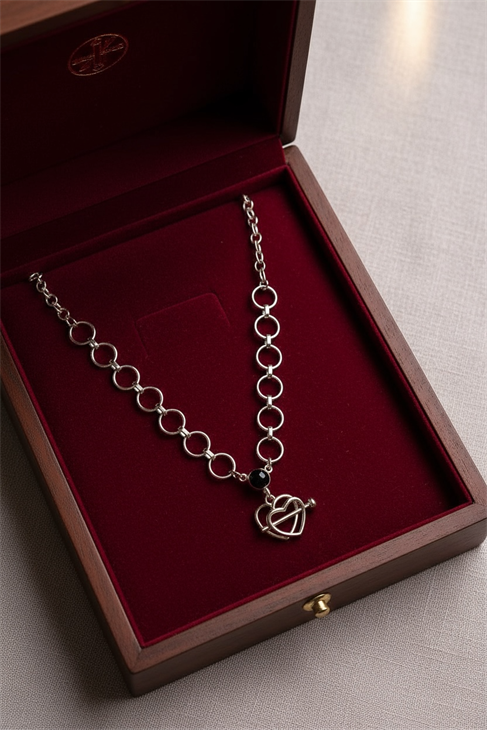 ÖZEL TASARIMLI GÜMÜŞ KAPLAMALI İÇ İÇE KALP TASARIMLI ZİNCİR KOLYE