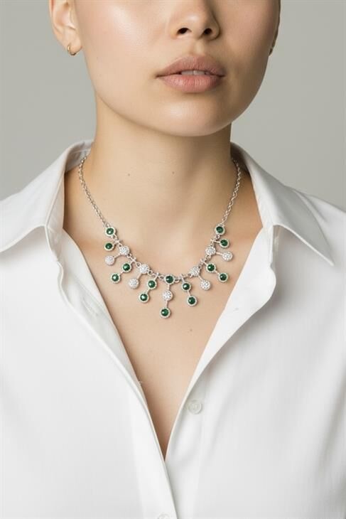 ÖZEL TASARIMLI YUVARLAK YEŞİL TAŞ  DETAYLI GÜMÜŞ KAPLAMA KOLYE