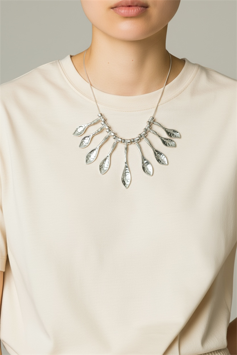 ÖZEL TASARIMLI YAPRAK FİGÜRLÜ GÜMÜŞ KAPLAMA KOLYE