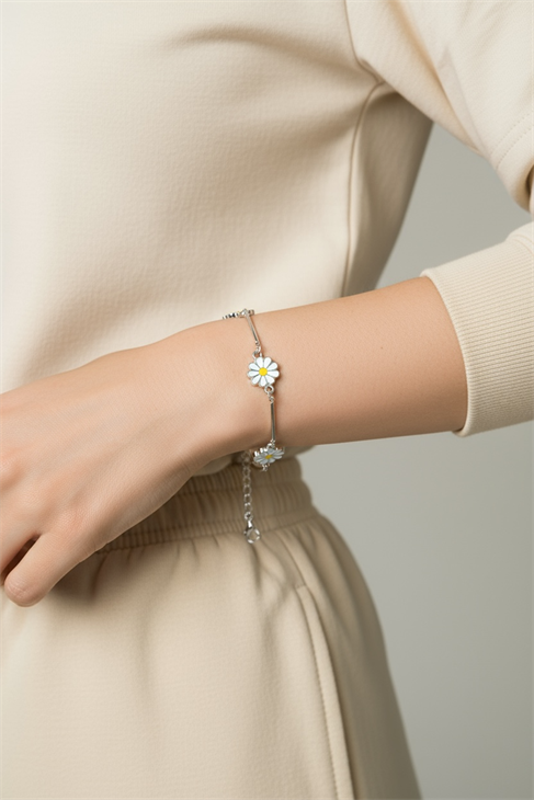 ÖZEL TASARIMLI PAPATYA DETAYLI GÜMÜŞ KAPLAMALI BİLEKLİK