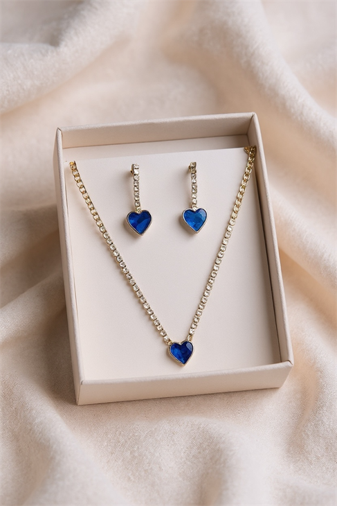 ÖZEL TASARIMLI STRAS TAŞLI KALP DESENLİ GÜMÜŞ KAPLAMALI SU YOLU KOLYE KÜPE SET