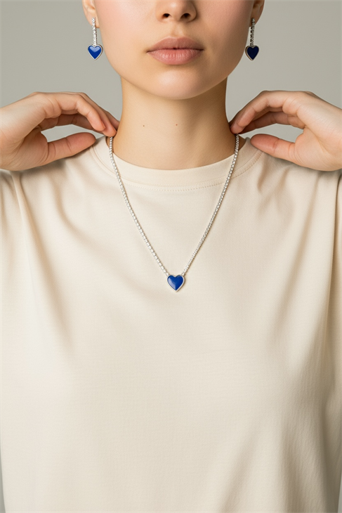 ÖZEL TASARIMLI STRAS TAŞLI KALP DESENLİ GÜMÜŞ KAPLAMALI SU YOLU KOLYE KÜPE SET